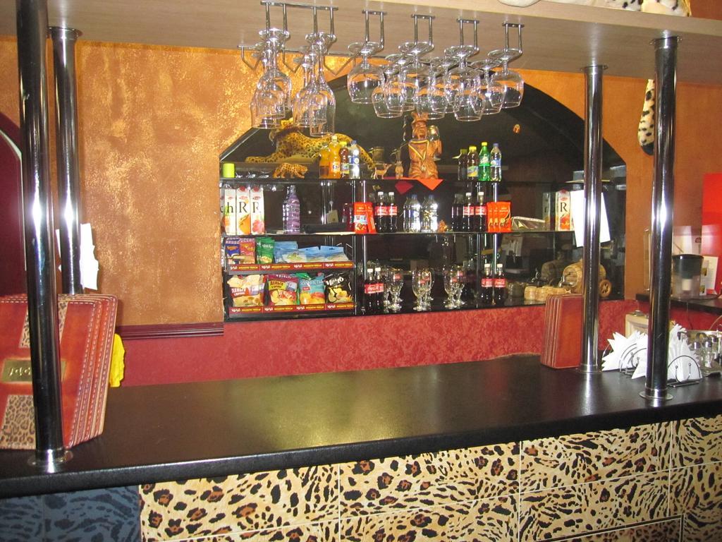 Jaguar Hotel Complex ハルキウ エクステリア 写真